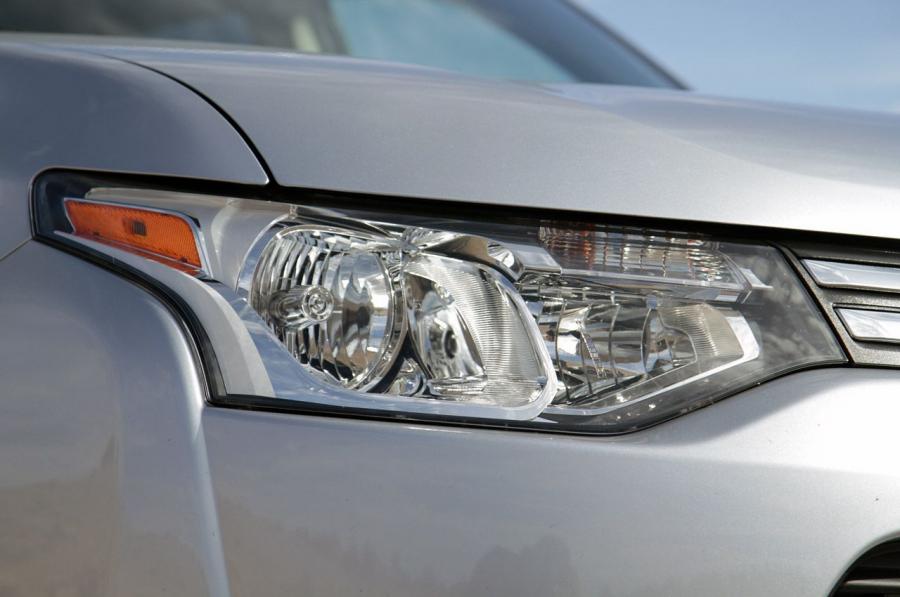  Mitsubishi Outlander 2014 года  (фото 33 из 136)